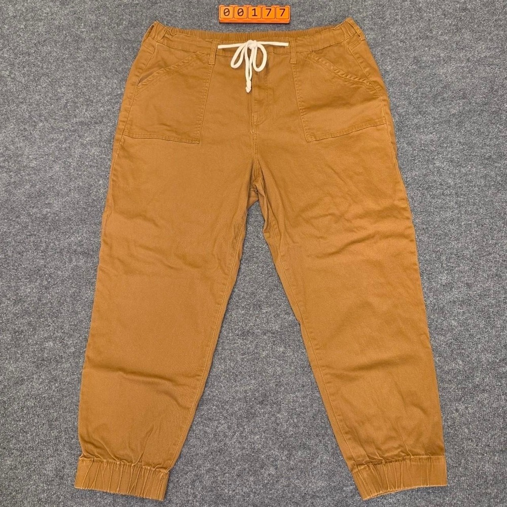 No Boundaries Tan cargo joggers with adjustable waist and drawstring. Size 3XL.